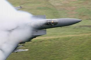 国产飞机突破音障视频  第1张