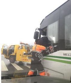 国产牵引车司机室内视频,揭秘现代驾驶舱的科技与舒适  第2张